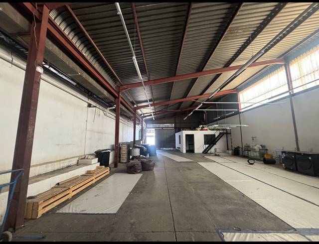 715M² WAREHOUSE TO LET IN WYNBERG